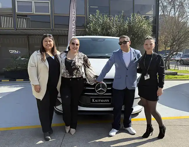 ¡La primera van Mercedes-Benz Vito Tourer para R & R Transporte! 